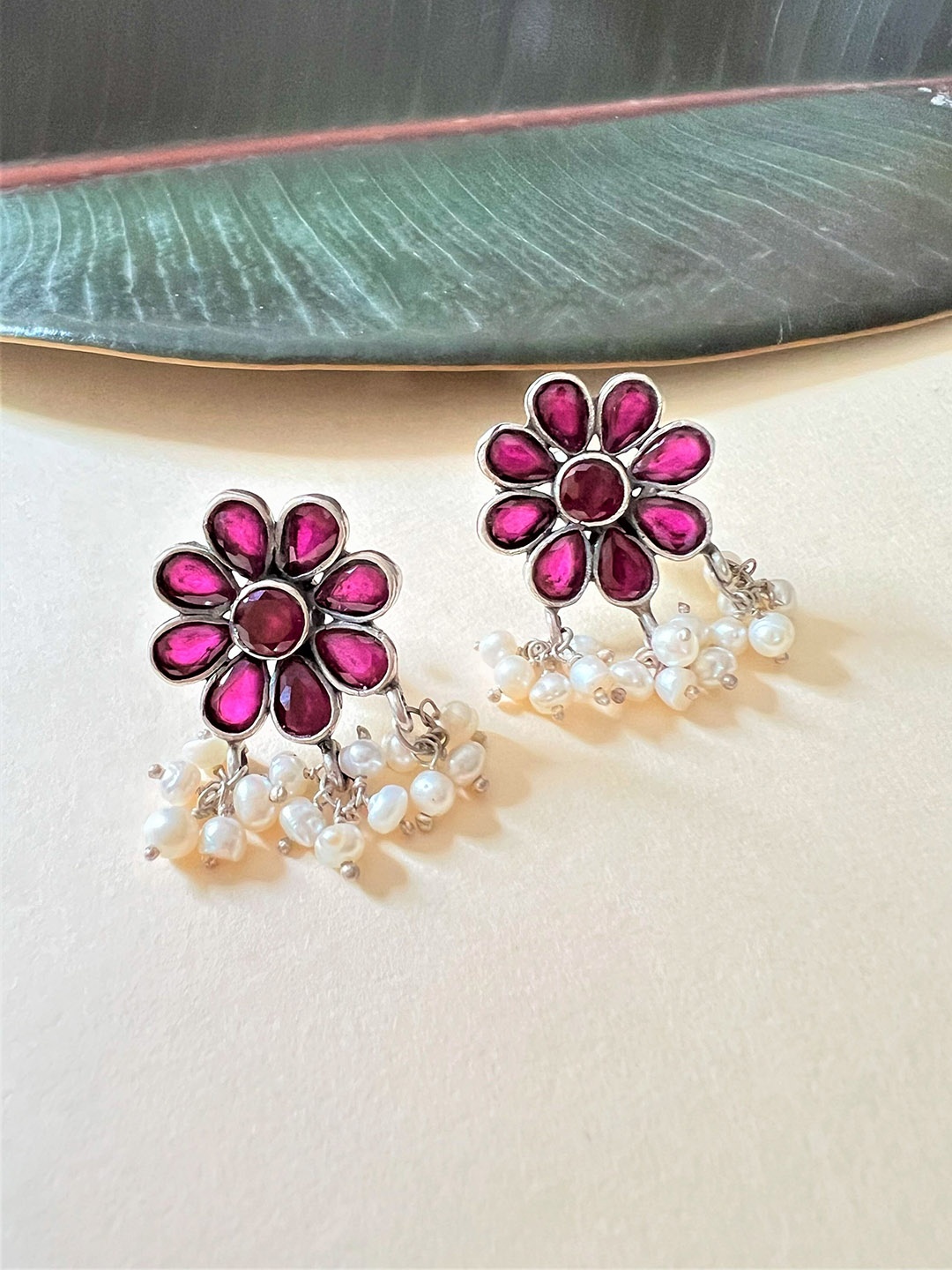 

Arte Jewels Floral Studs Earrings, Silver