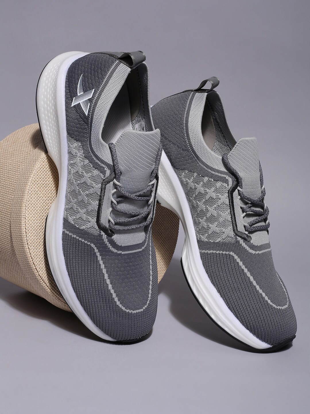 

Xtep Men Super Grip EVA Textile Air Gel Insole Non-Marking Walking Shoes, Grey