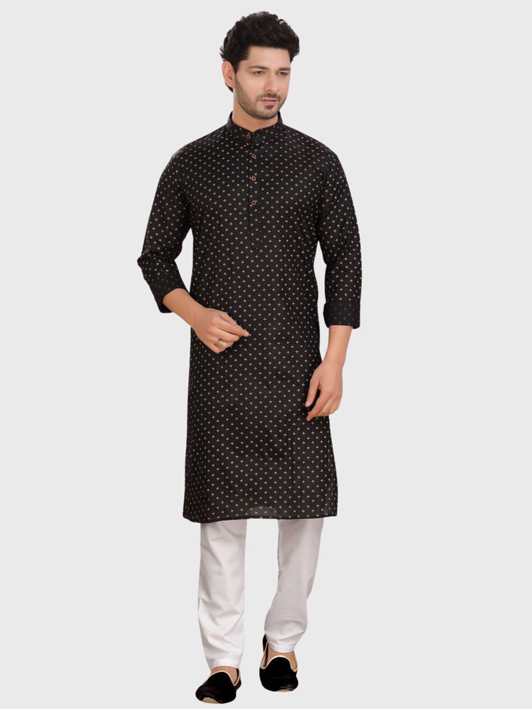 

SHIWAM ETHNIX Ethnic Motifs Printed Mandarin Collar Kurta With Pyjamas, Black
