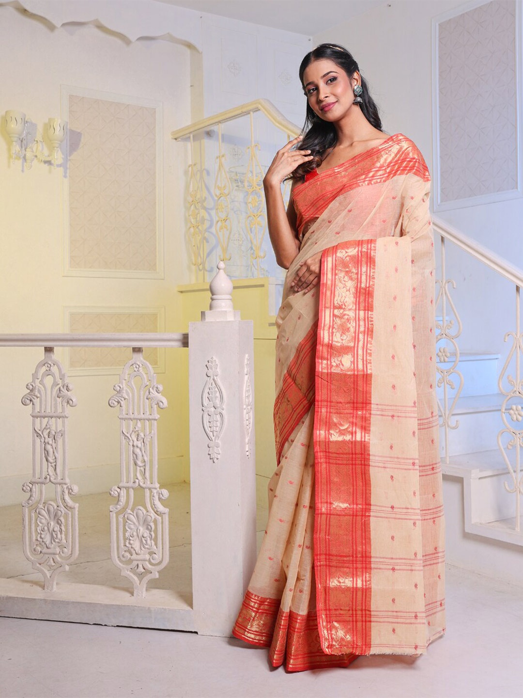 

Charukriti Woven Design Zari Pure Cotton Taant Saree, Off white