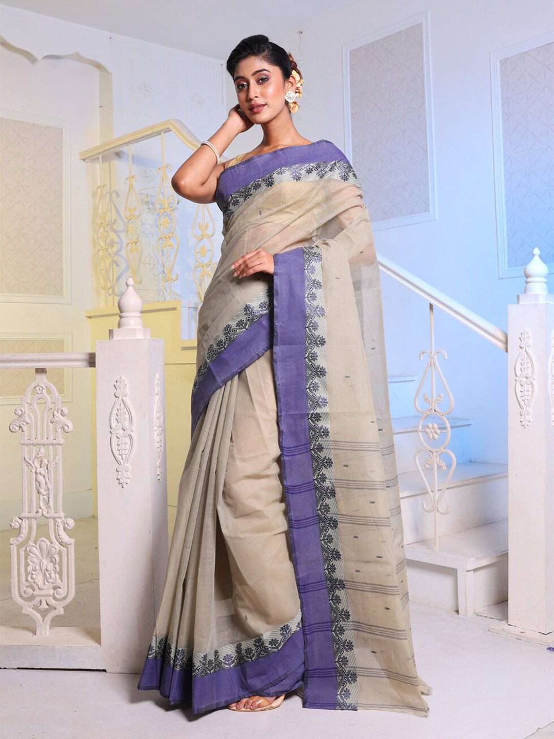 

Charukriti Woven Design Pure Cotton Taant Saree, Beige