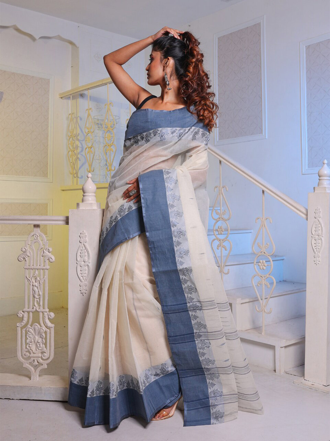 

Charukriti Ethnic Motifs Woven Design Pure Cotton Taant Saree, Off white