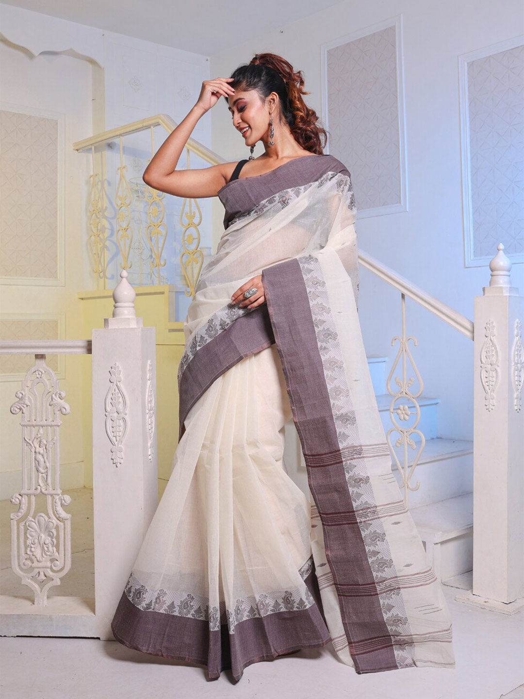 

Charukriti Woven Design Pure Cotton Taant Saree, Off white