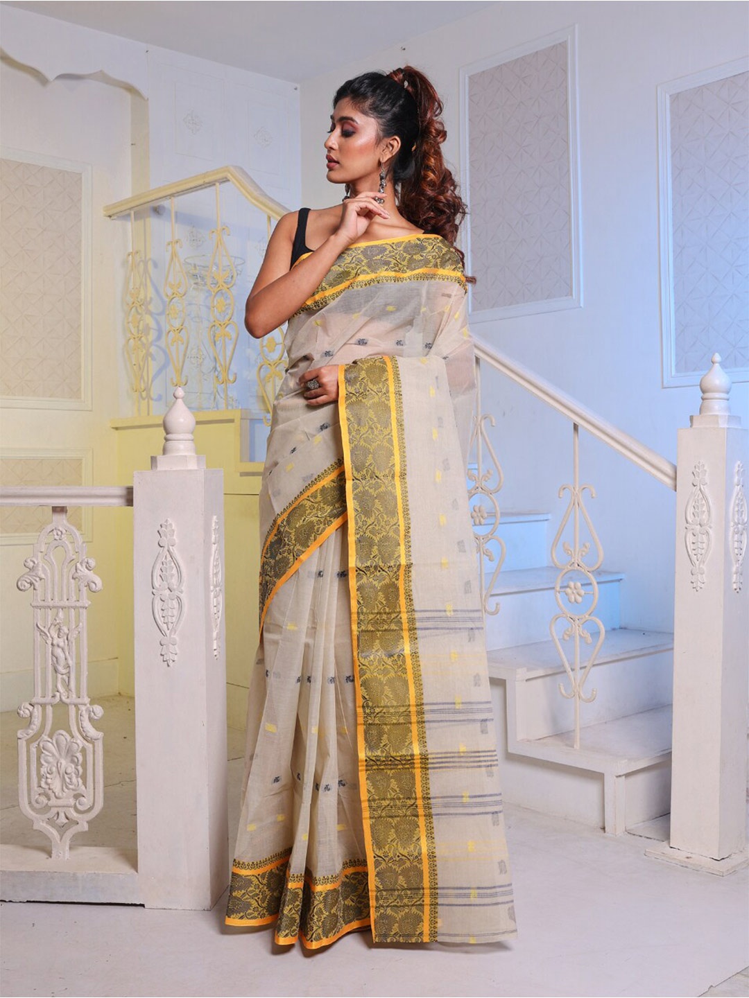 

Charukriti Woven Design Pure Cotton Taant Saree, Beige