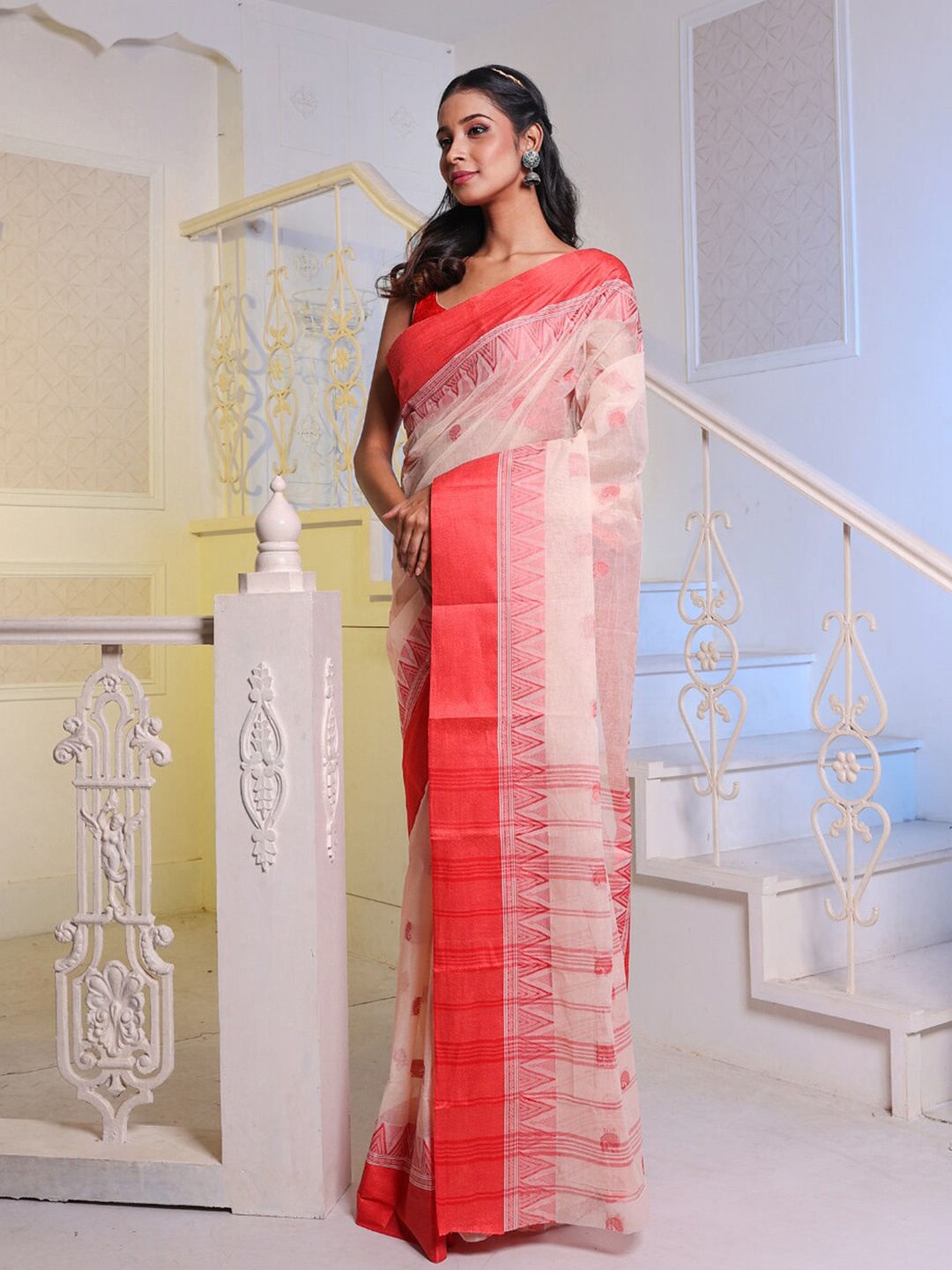 

Charukriti Woven Design Pure Cotton Taant Saree, Beige