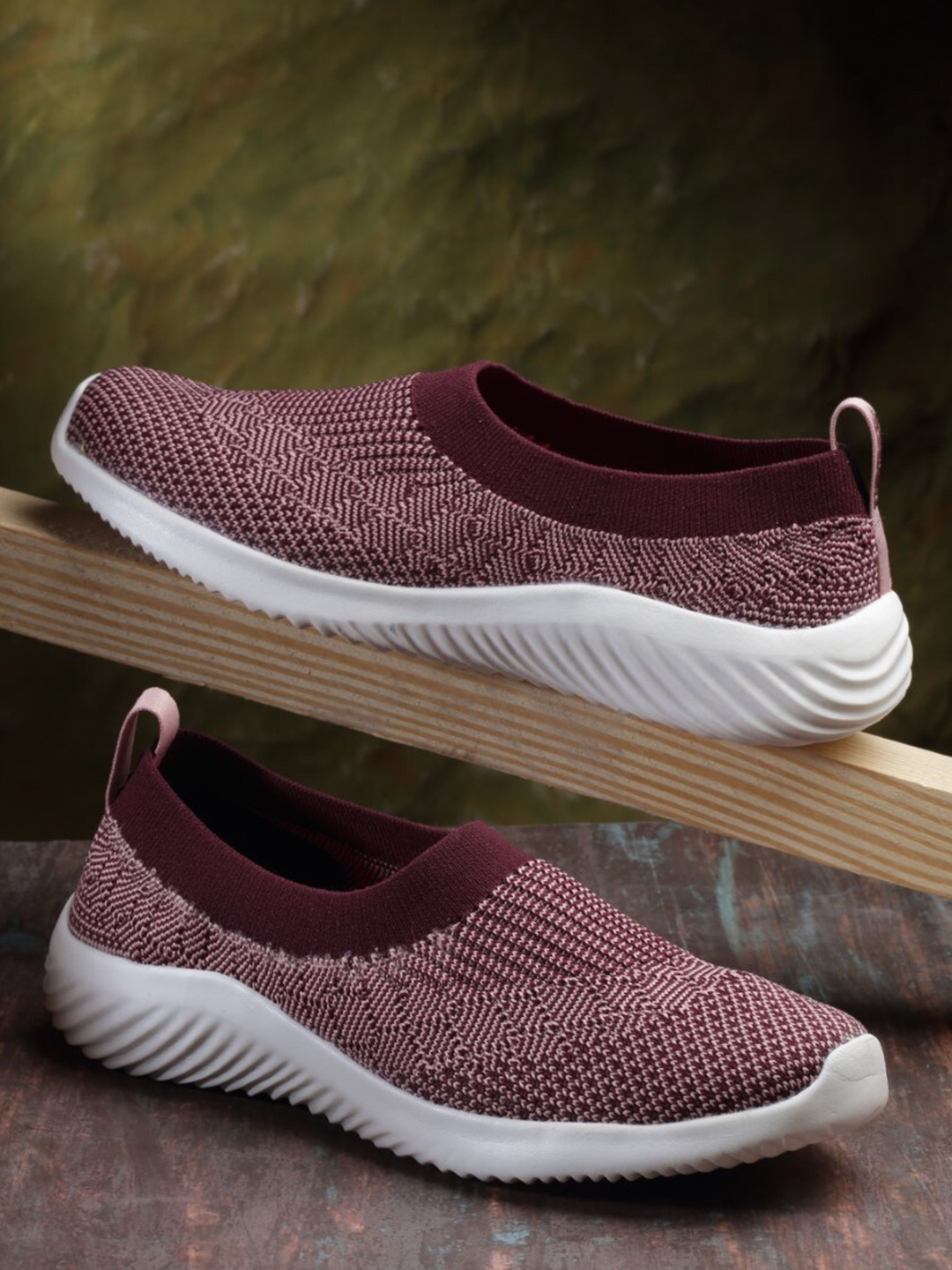 

Action Women Mesh Non-Marking Running Shoes, Maroon