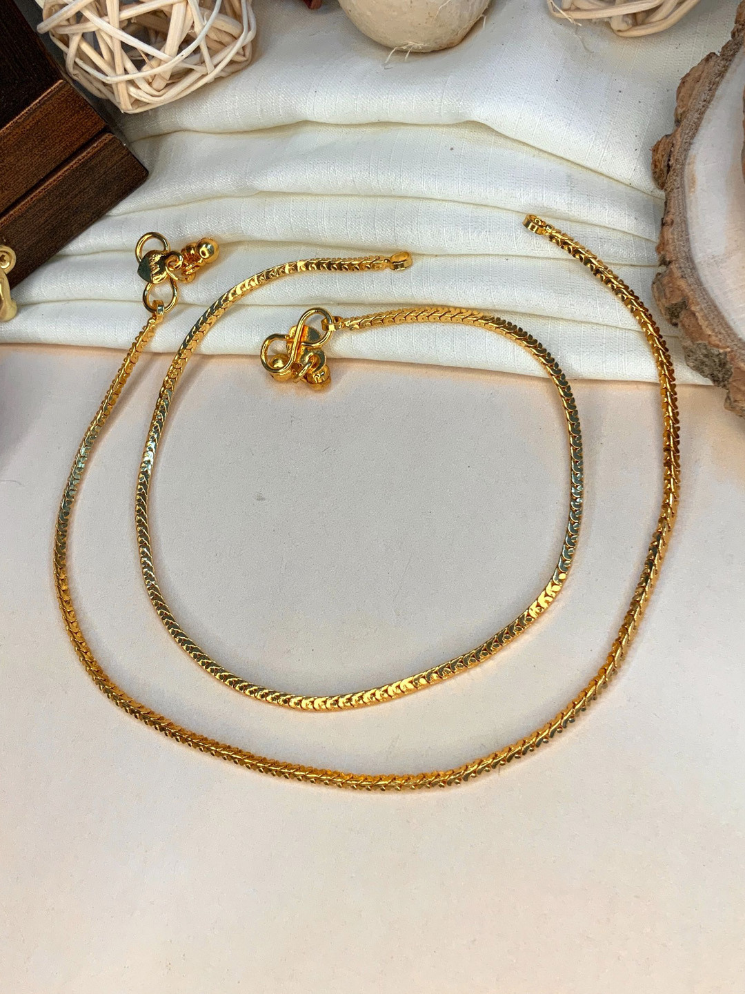 

ABDESIGNS Gold-Plated Intricate Textured Anklets
