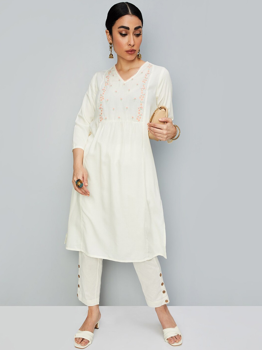 

max Floral Embroidered Straight Kurta, Beige