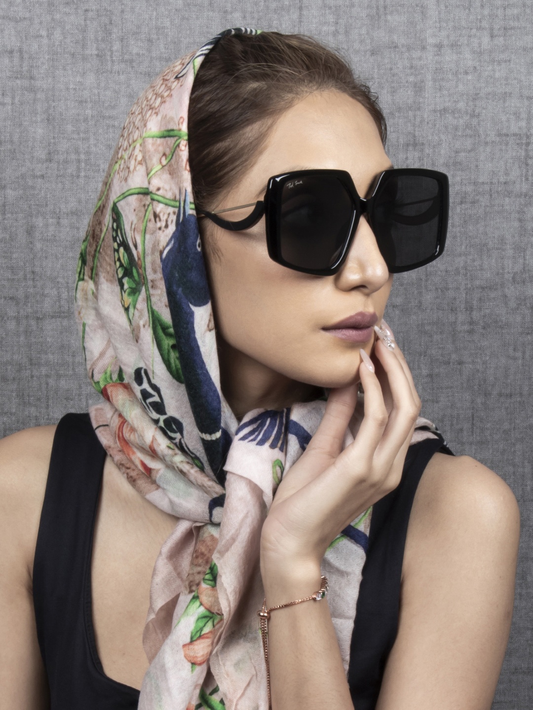 

Ted Smith Oversized Sunglasses with UV Protected Lens MIALA_C1, Black