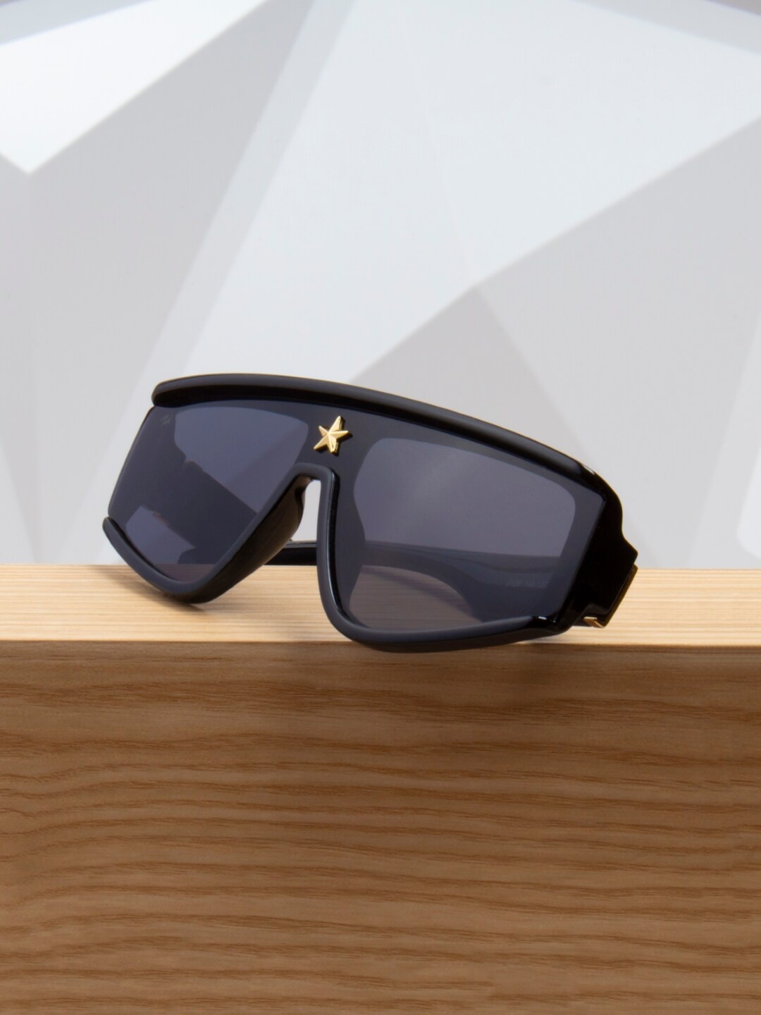 

Ted Smith Square Sunglasses with UV Protected Lens BETTA_C1, Black
