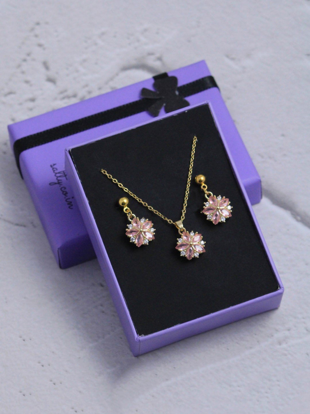 

SALTY Gold-Plated Anti-tarnish Stone-Studded Jewellery Set