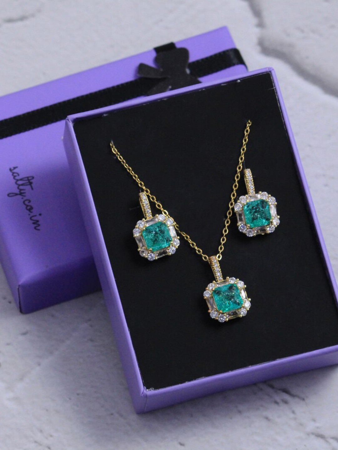 

SALTY Stone-Studded Anti-Tarnish Kelly Earrings & Necklace, Gold