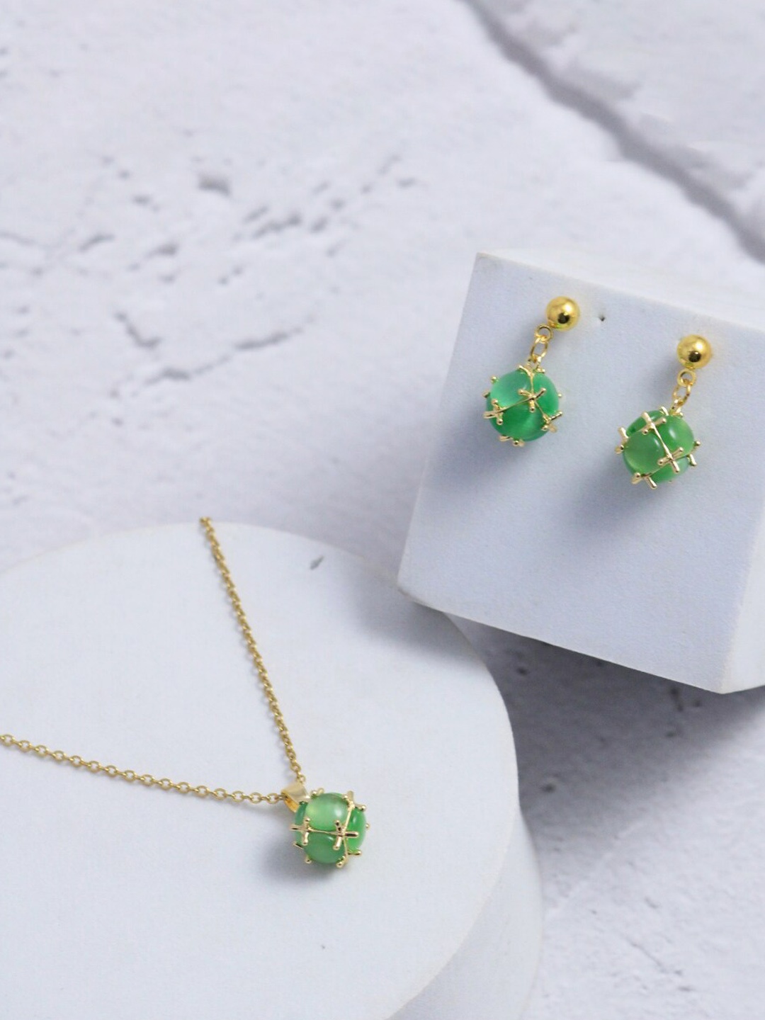 

SALTY Anti-Tarnish Stainless Steel Studded Pendant Set, Gold