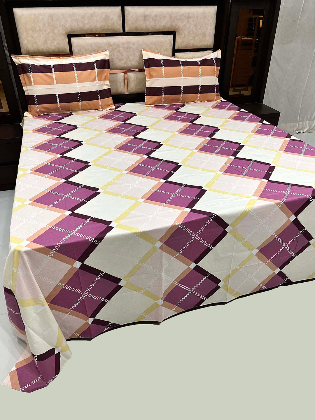 

Pure Decor Lifestyle White Geometric Cotton 350 TC King Bedsheet With 2 Pillow Covers