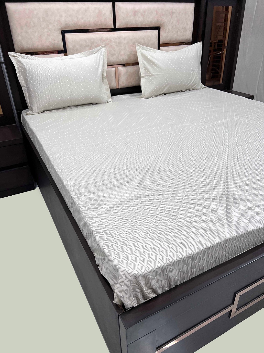 

Pure Decor Royal Velar White & Brown Printed 350 TC King Bedsheet & 2 Pillow Covers