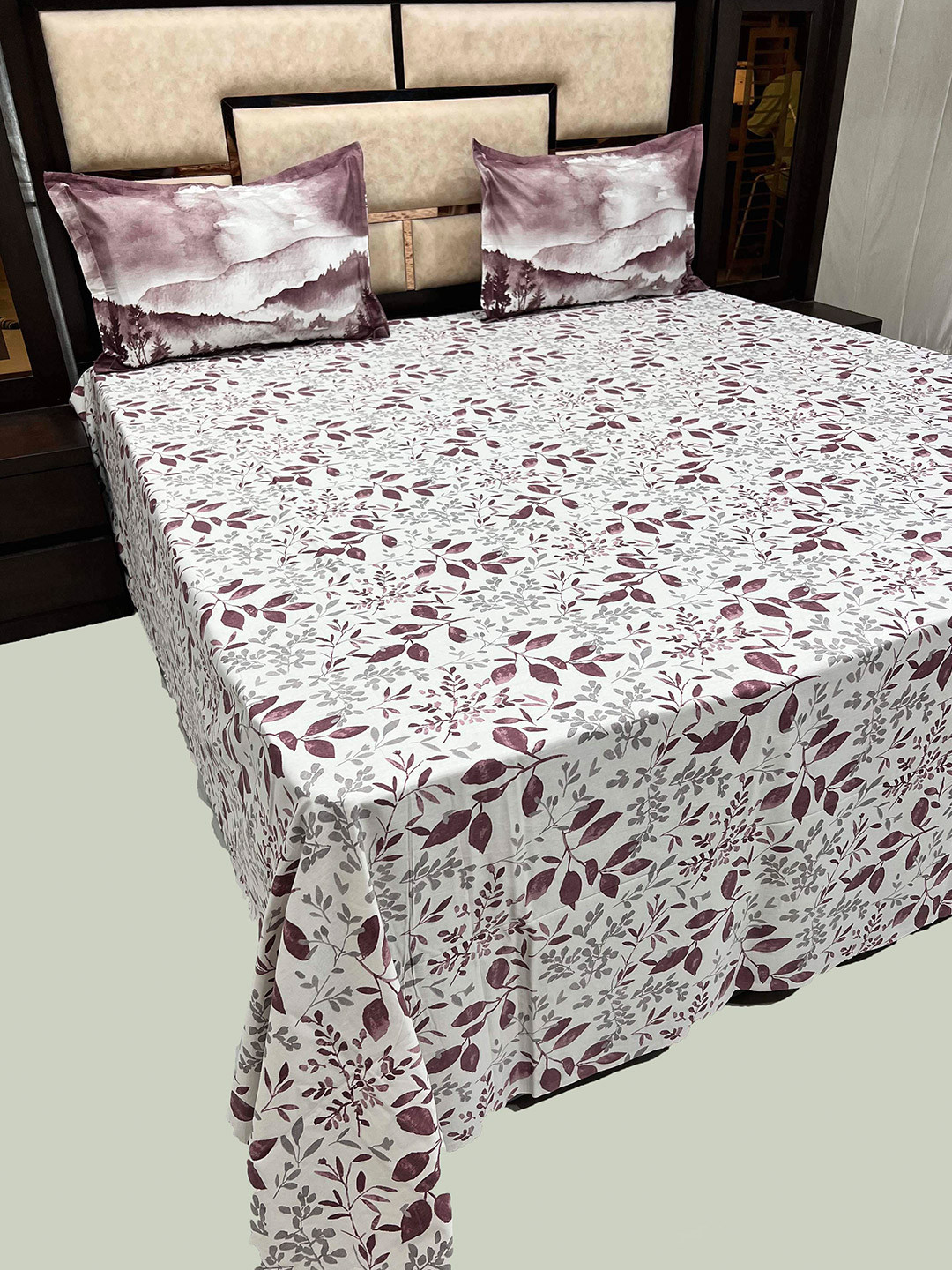 

Pure Decor Lifestyle White & Maroon Printed 350 TC King Bedsheet & 2 Pillow Covers