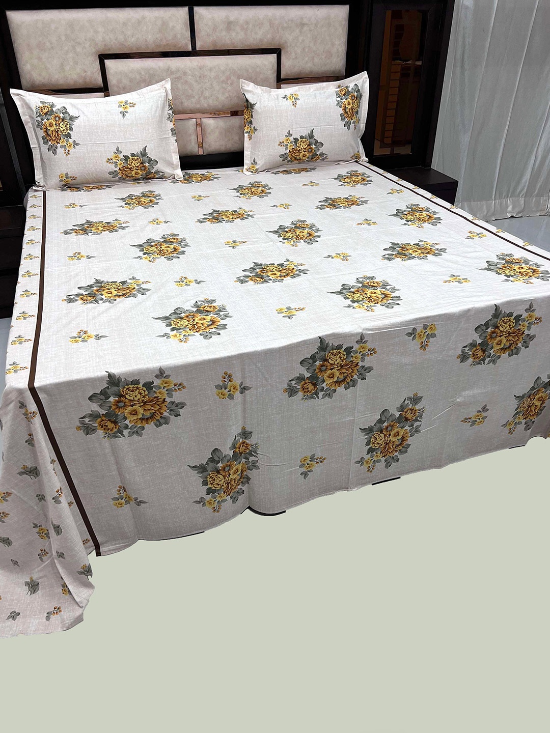 

Pure Decor Royal Velar White Floral Cotton 350 TC King Bedsheet With 2 Pillow Covers