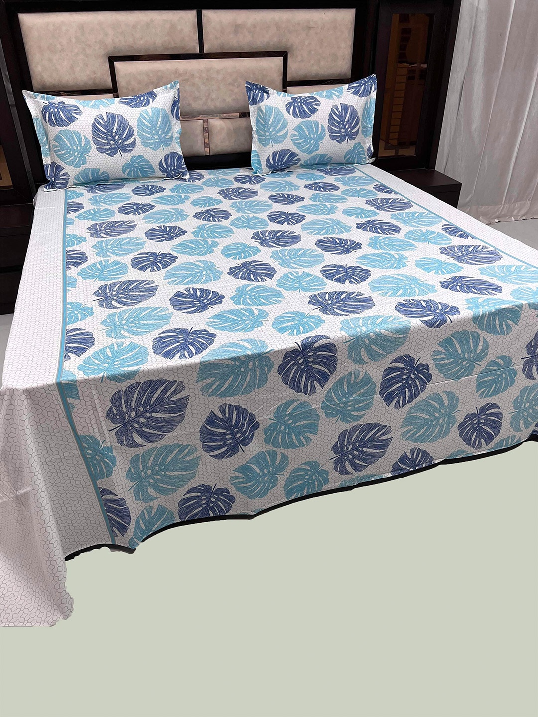 

Pure Decor White & Blue Floral 350 TC Pure Cotton King Bedsheet with 2 Pillow Covers