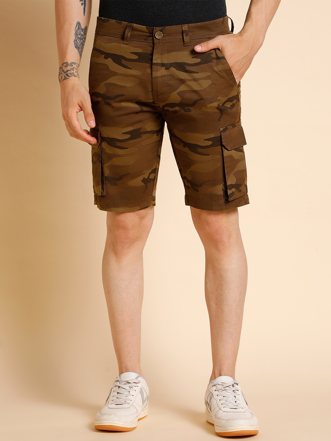 

Dennis Lingo Men Camouflage Printed Slim Fit Pure Cotton Cargo Shorts, Brown