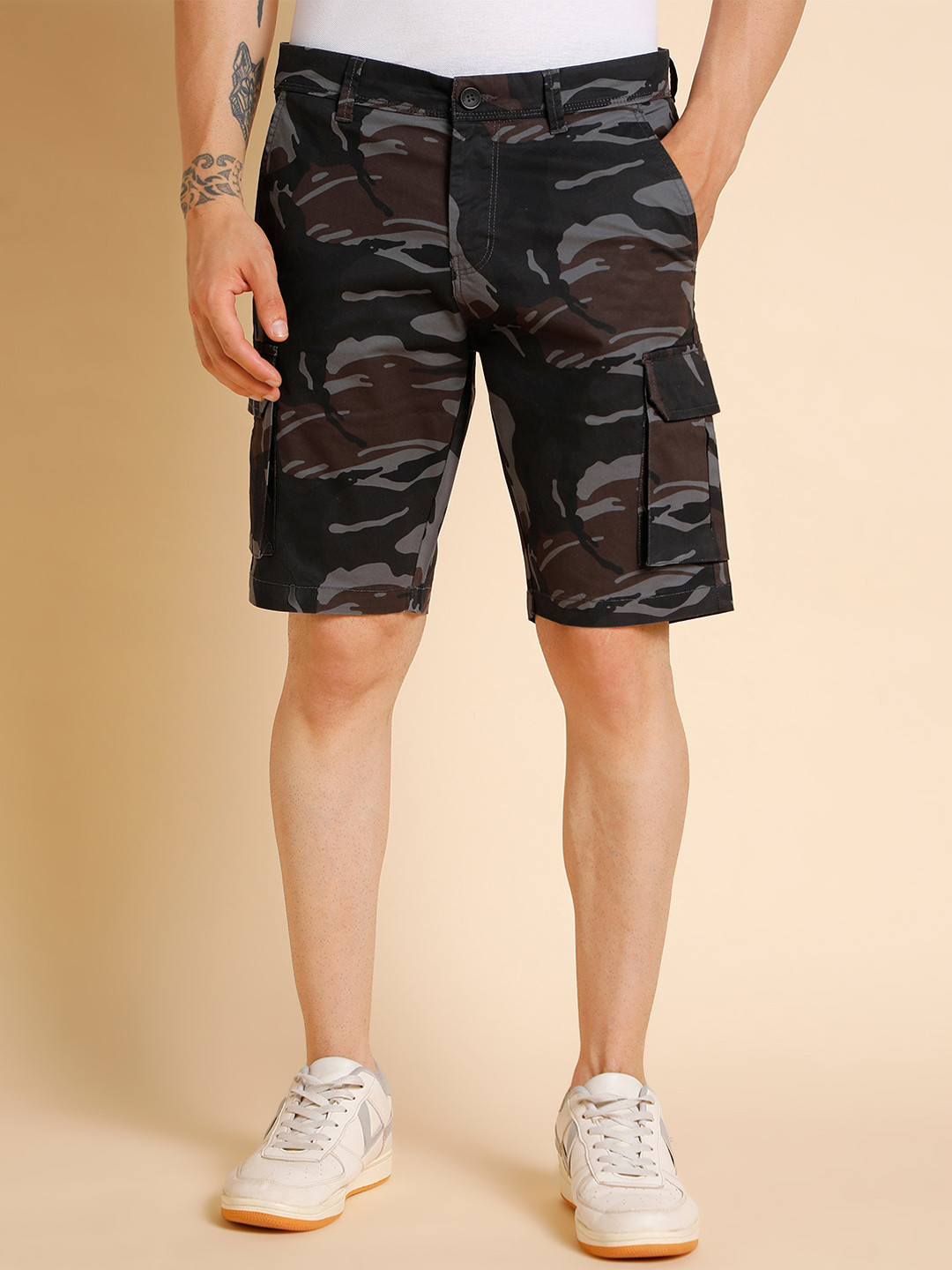 

Dennis Lingo Men Camouflage Printed Slim Fit Pure Cotton Cargo Shorts, Black