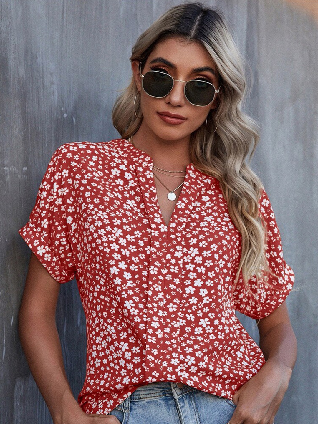 

BoStreet Red Floral Printed Mandarin Collar Extended Sleeves Regular Top