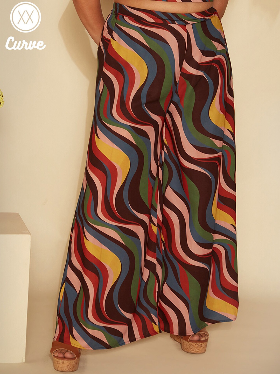 

20Dresses Women Green & Brown Abstract Printed High-Rise Plain Parallel Trousers