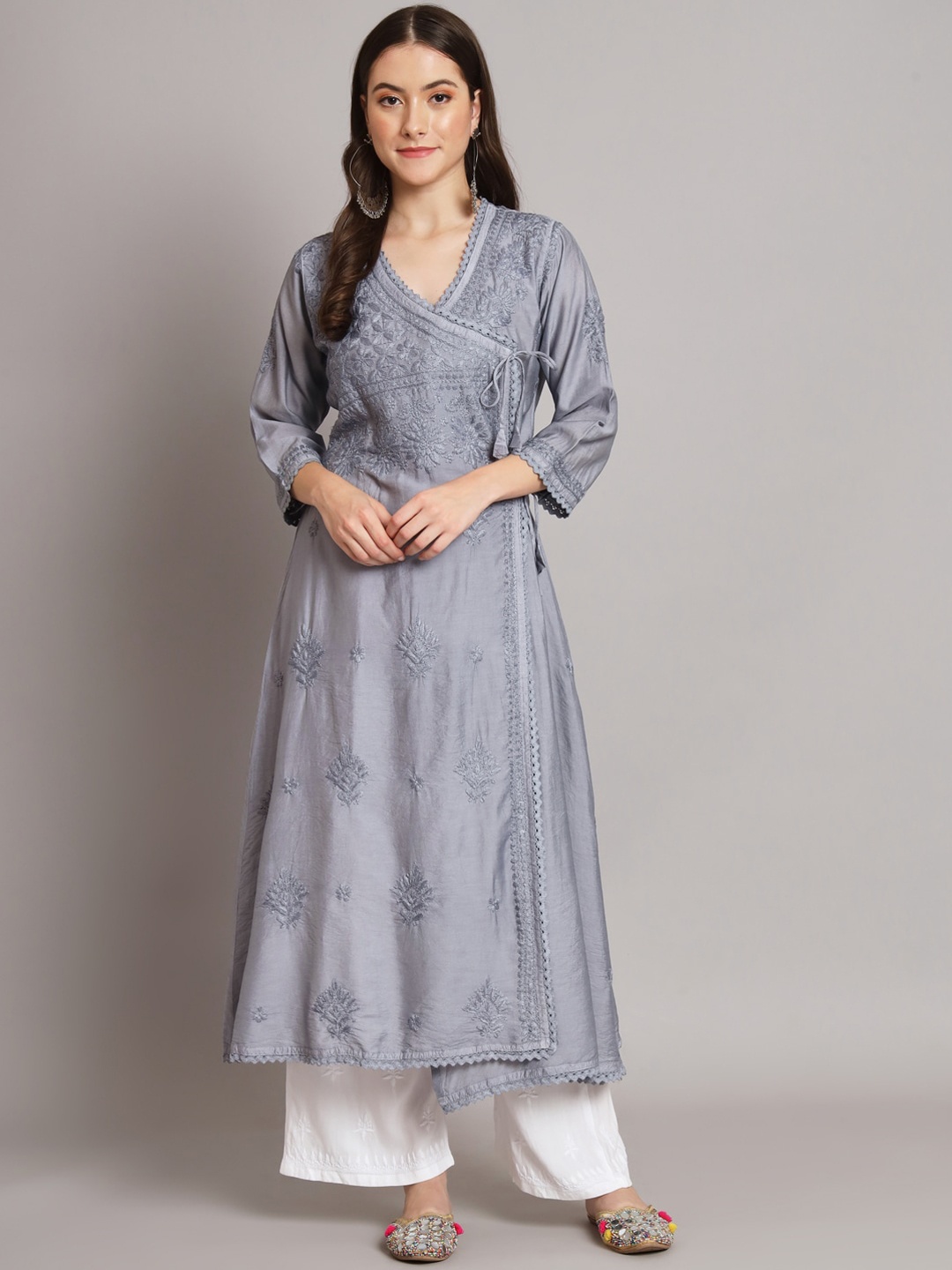 

PARAMOUNT CHIKAN Floral Embroidered Chikankari Chanderi Cotton Kurta, Grey