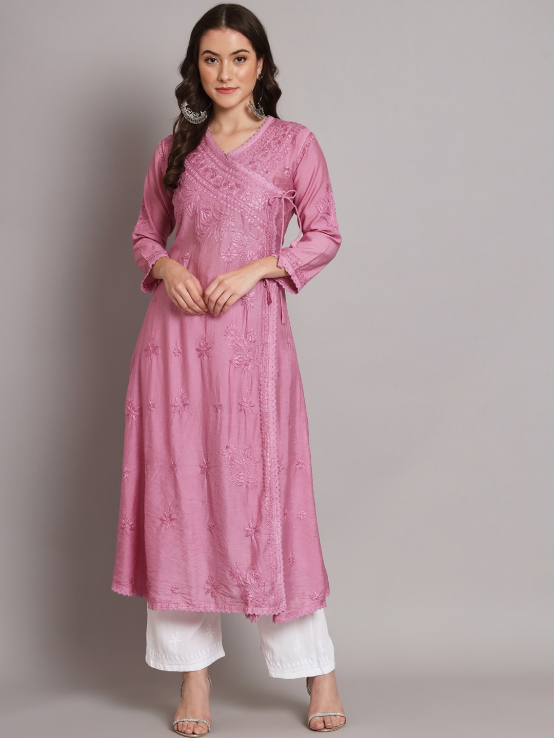 

PARAMOUNT CHIKAN Floral Embroidered Chikankari Chanderi Cotton Kurta, Purple