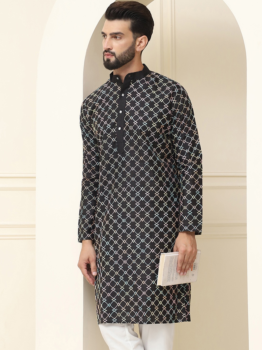 

SOJANYA Mandarin Collar Embroidered Kurta, Black