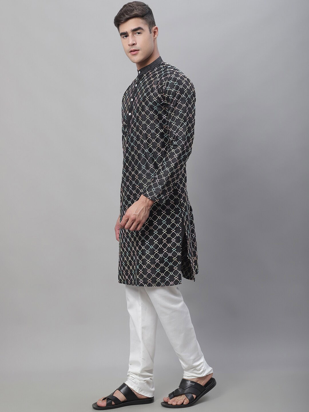 

SOJANYA Geometric Embroidered Thread Work Cotton Kurta With Churidar, Black