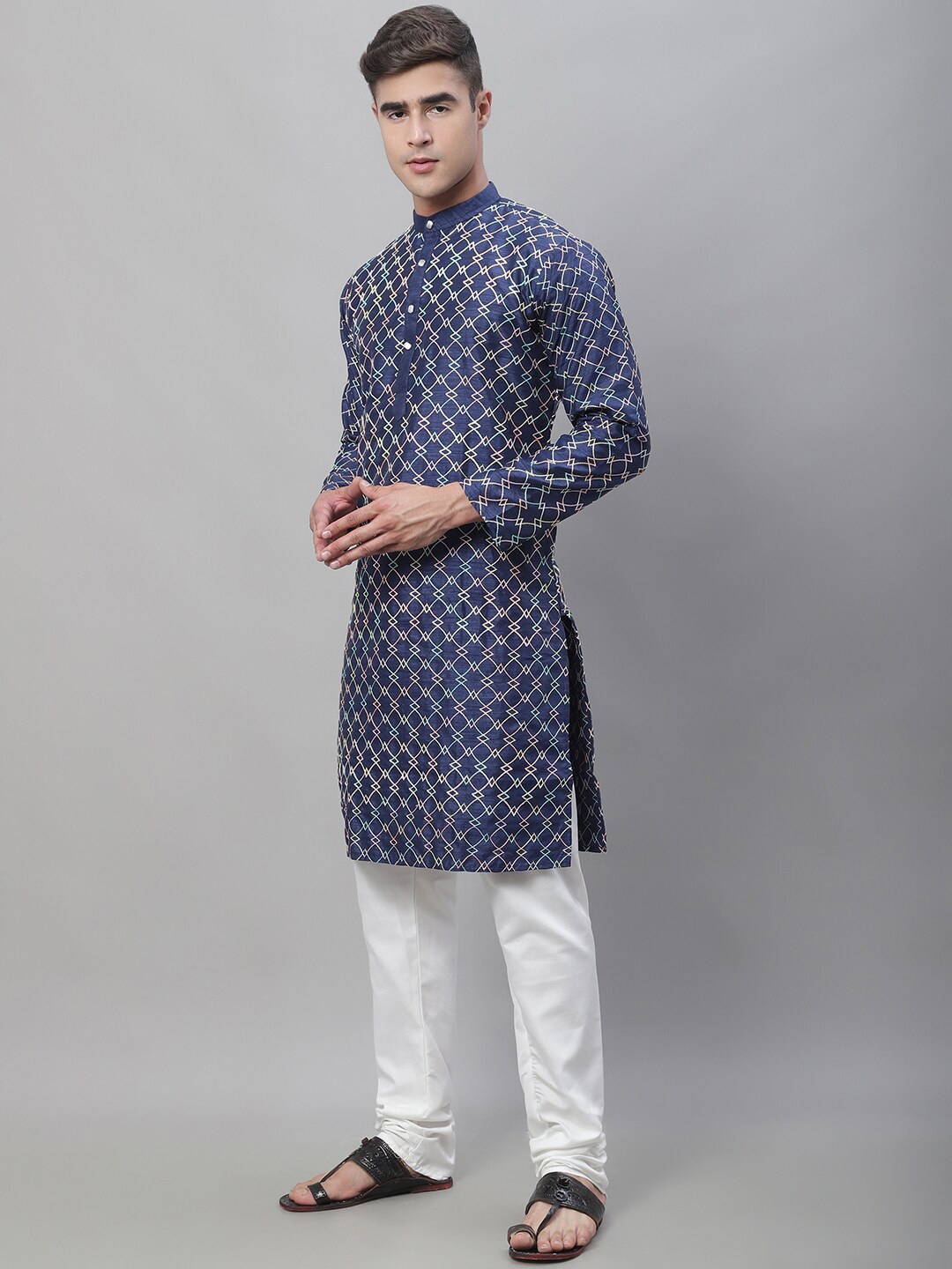 

SOJANYA Geometric Embroidered Thread Work Kurta With Churidar, Navy blue