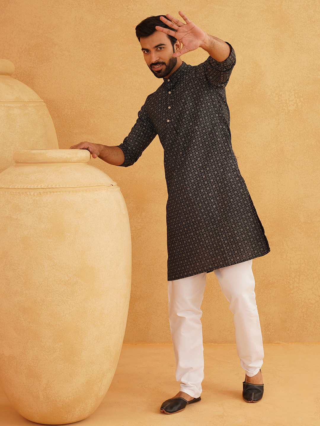 

SOJANYA Woven Design Regular Cotton Linen Kurta With Pyjamas, Black