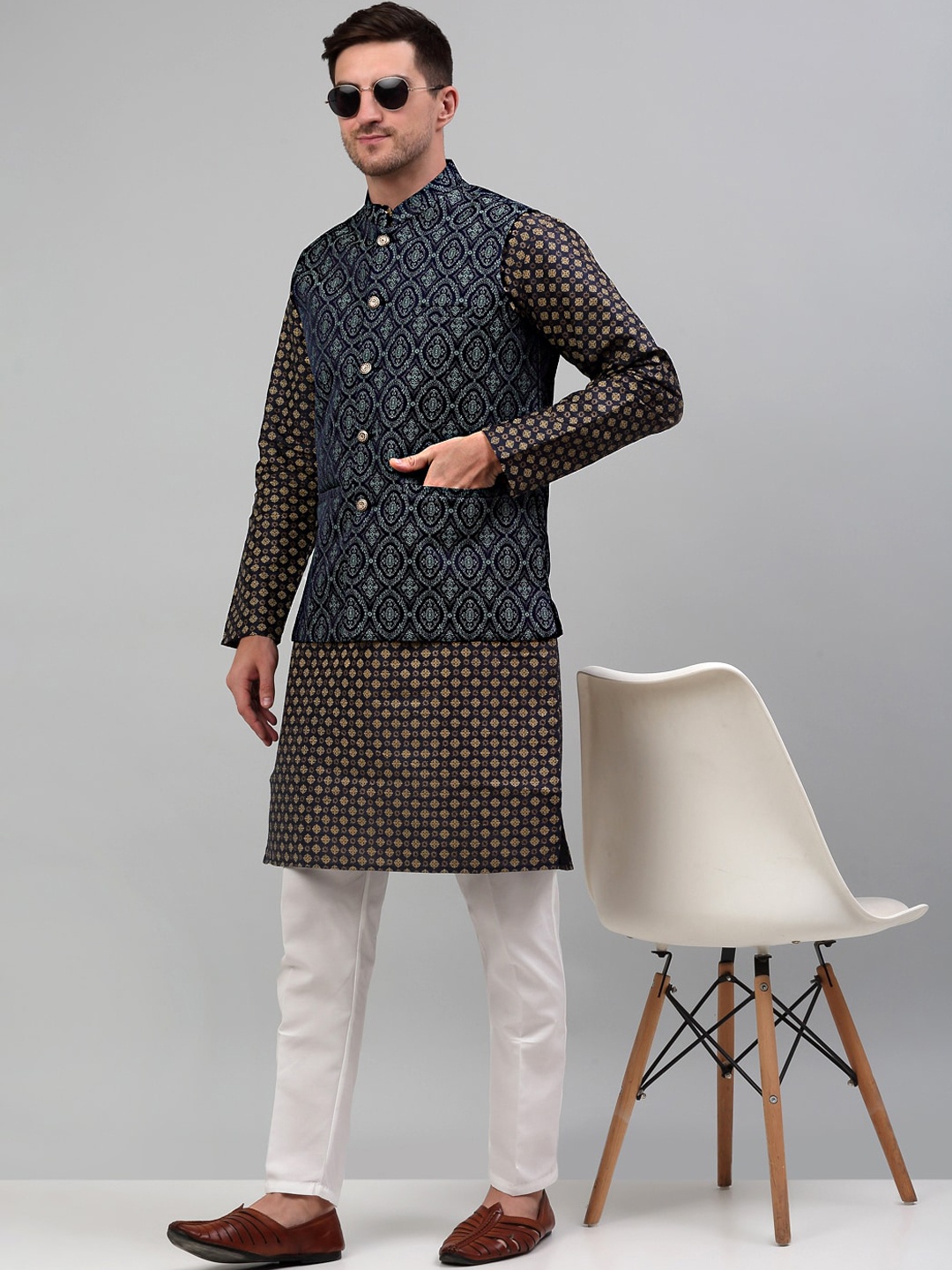 

Jompers Ethnic Motifs Printed Kurta & Pyjamas With Nehru Jacket, Navy blue