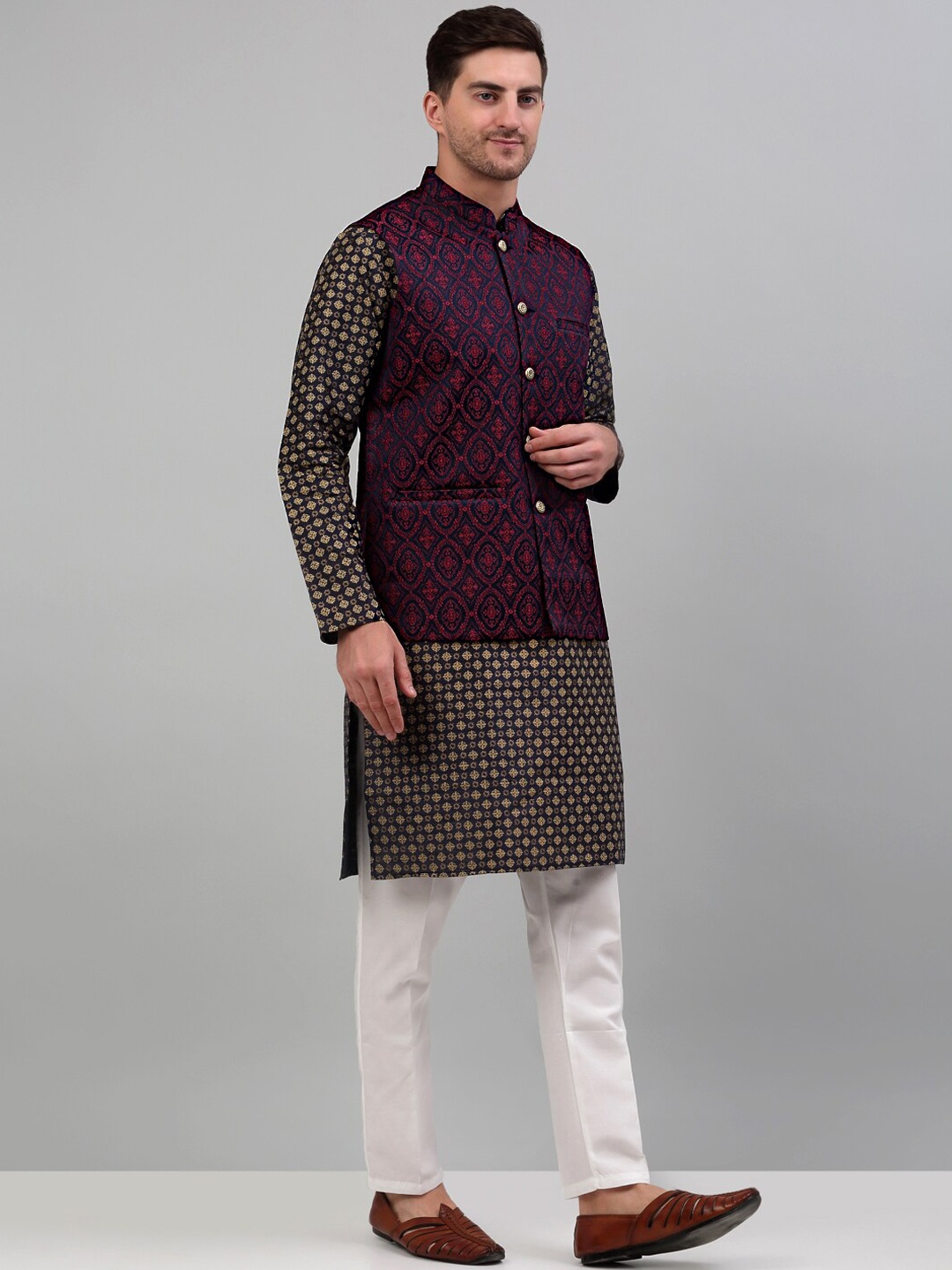 

Jompers Ethnic Motifs Printed Regular Kurta with Pyjamas & Nehru Jacket, Black