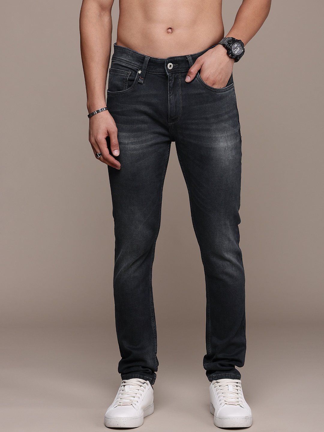 

The Roadster Life Co. Men Skinny Fit Light Fade Stretchable Jeans, Blue