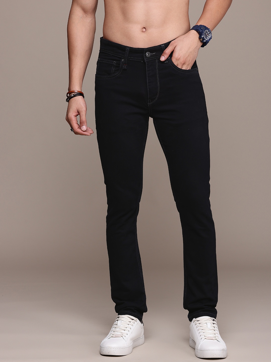 

The Roadster Life Co. Men Skinny Fit Stretchable Jeans, Black