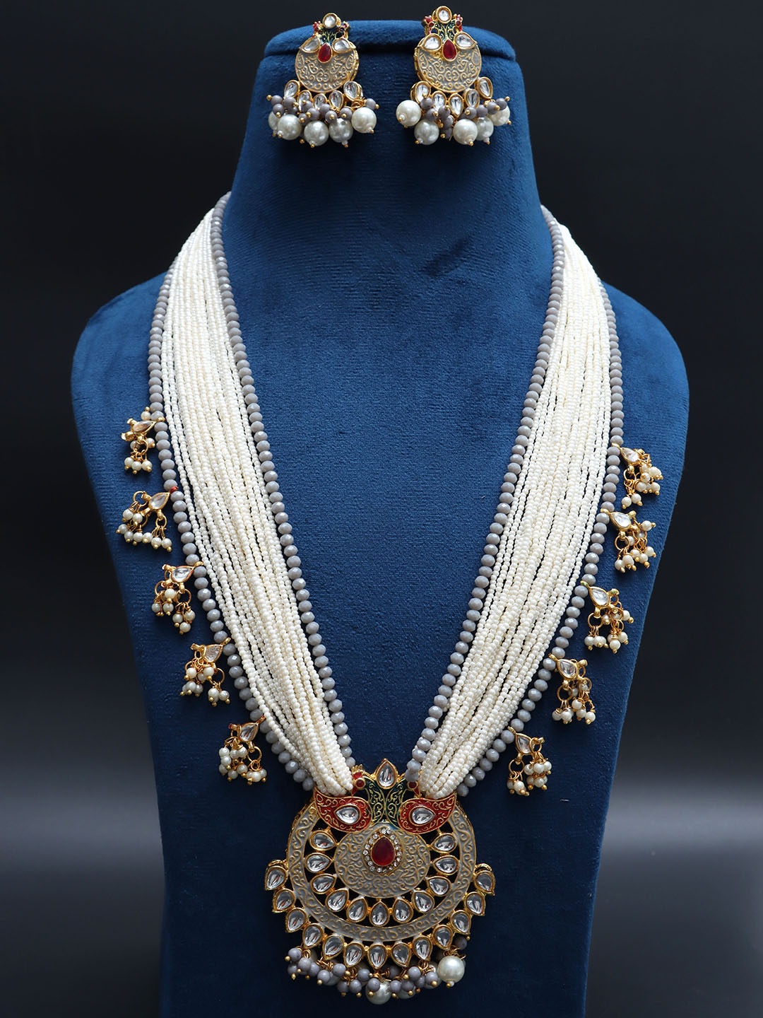 

Ozanoo Gold-Plated Kundan-Studded & Beaded Jewellery Set