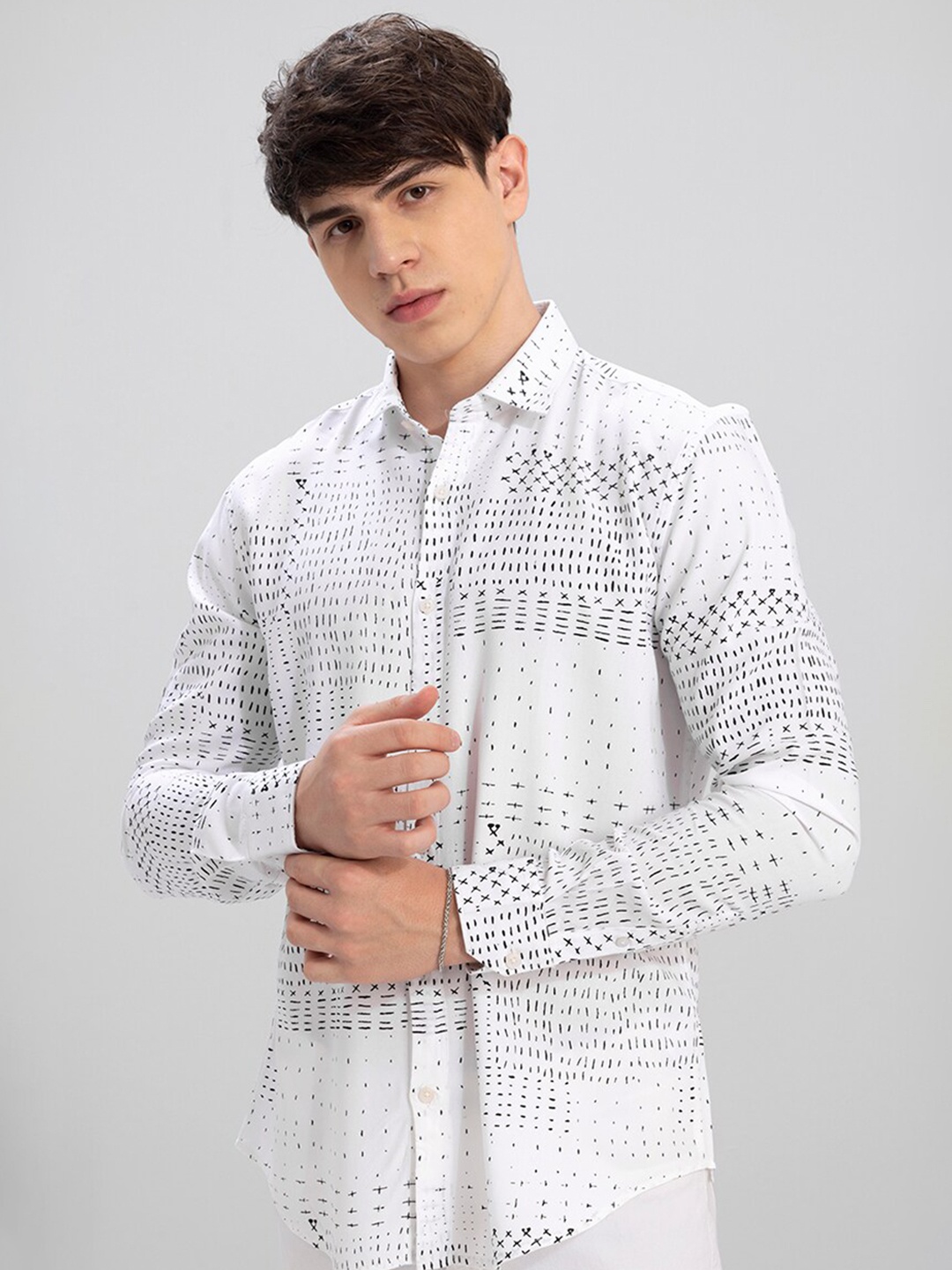 

Snitch Men White Printed Slim Fit Opaque Casual Shirt