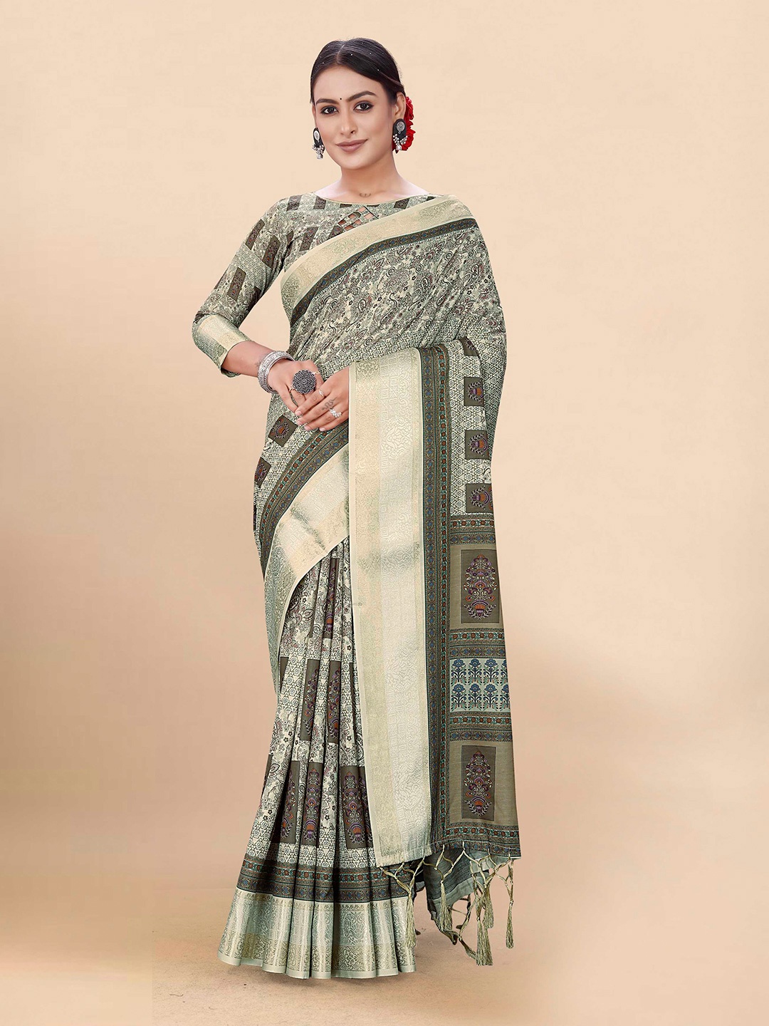 

Mitera Green & Gold-Toned Floral Woven Design Zari Pure Cotton Saree