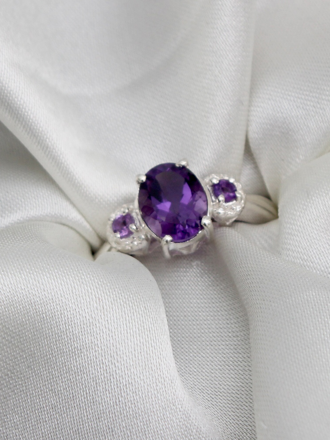

HIFLYER JEWELS 925 Sterling Silver Amethyst-Studded Finger Ring