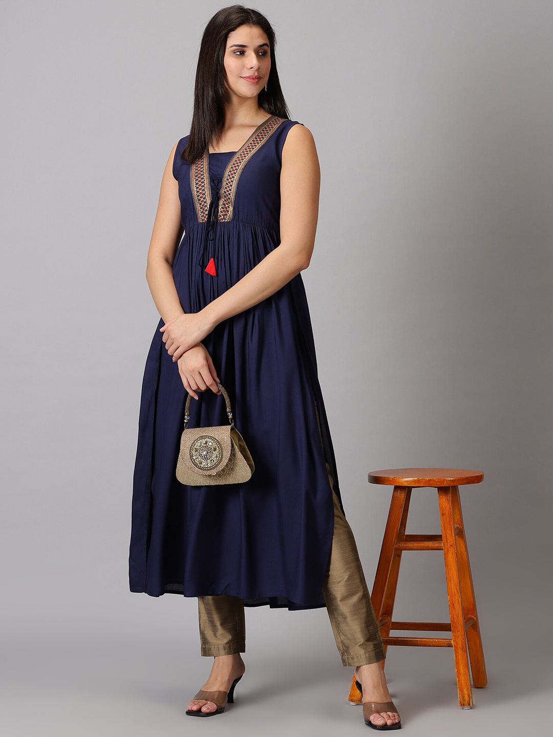 

PURSHOTTAM WALA V-Neck Sleeveless Thread Work Front Slit A-Line Kurta, Blue