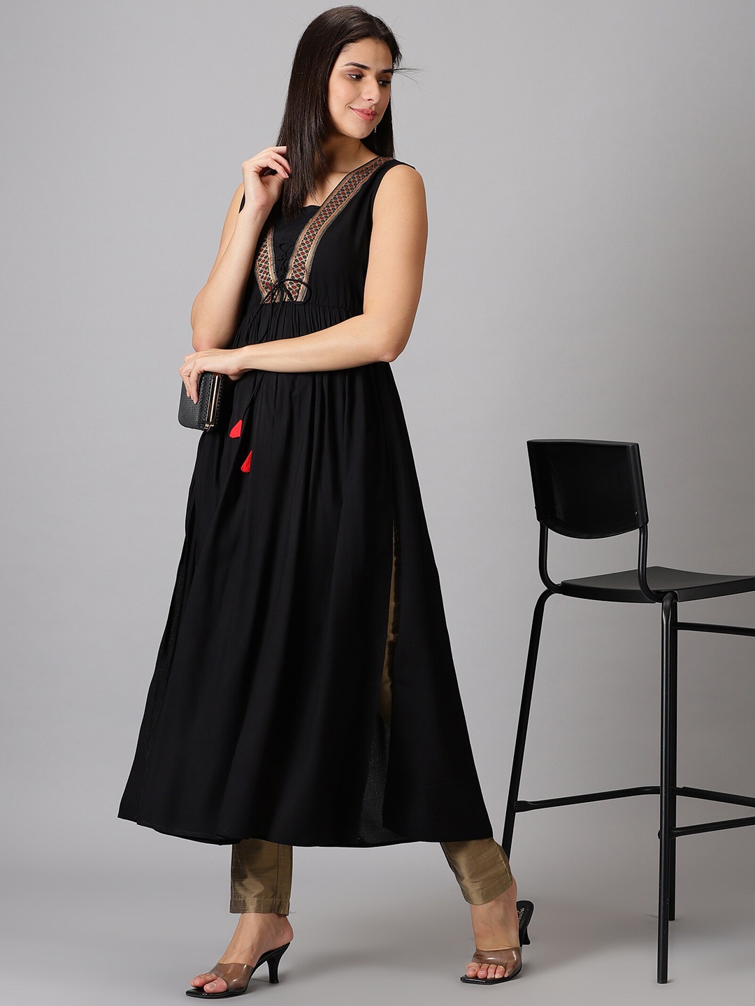 

PURSHOTTAM WALA V-Neck Sleeveless Thread Work Front Slit A-Line Kurta, Black