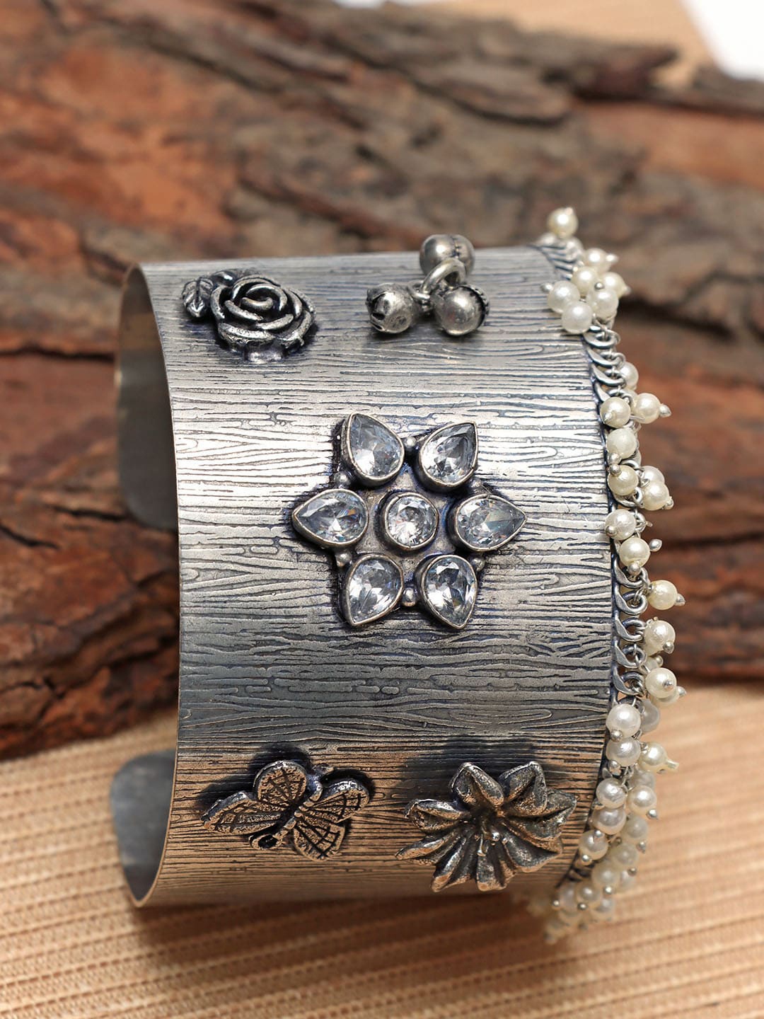 

Ozanoo Women Silver-Plated Oxidised Kada Bracelet
