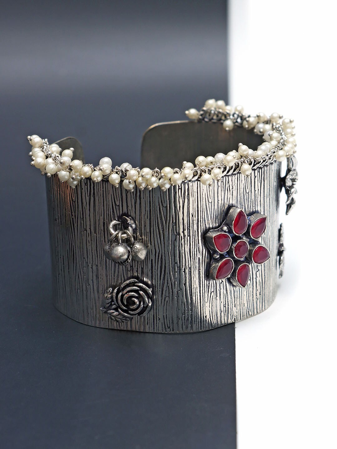

Ozanoo Women Silver-Plated Oxidised Kada Bracelet