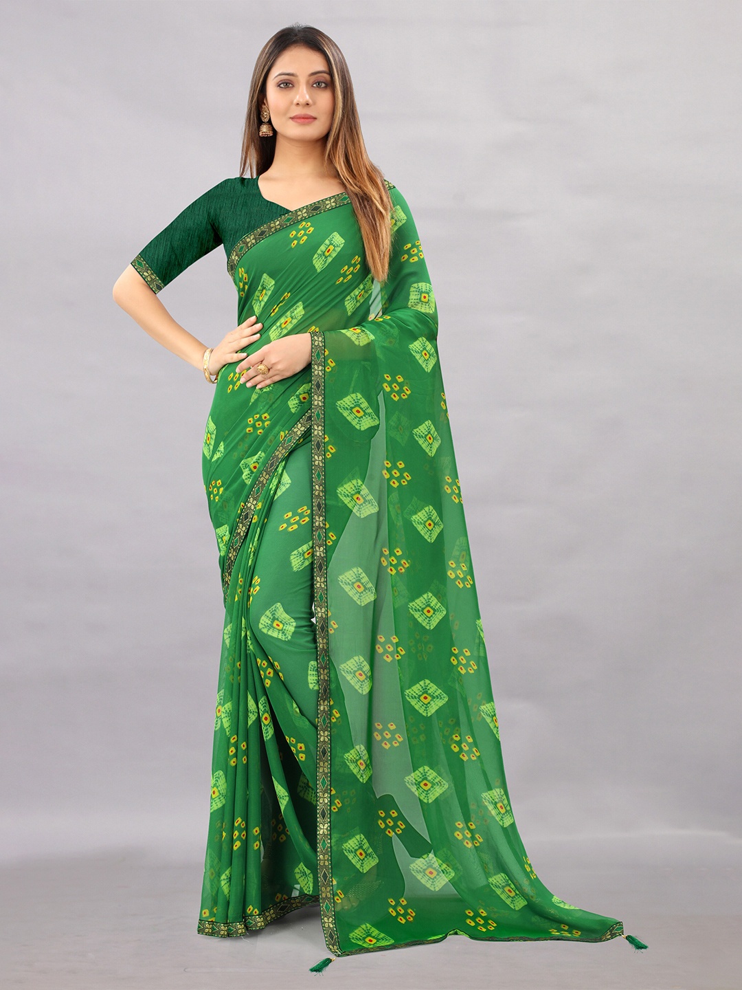 

Rhey Bandhani Printed Zari Chiffon Saree, Green