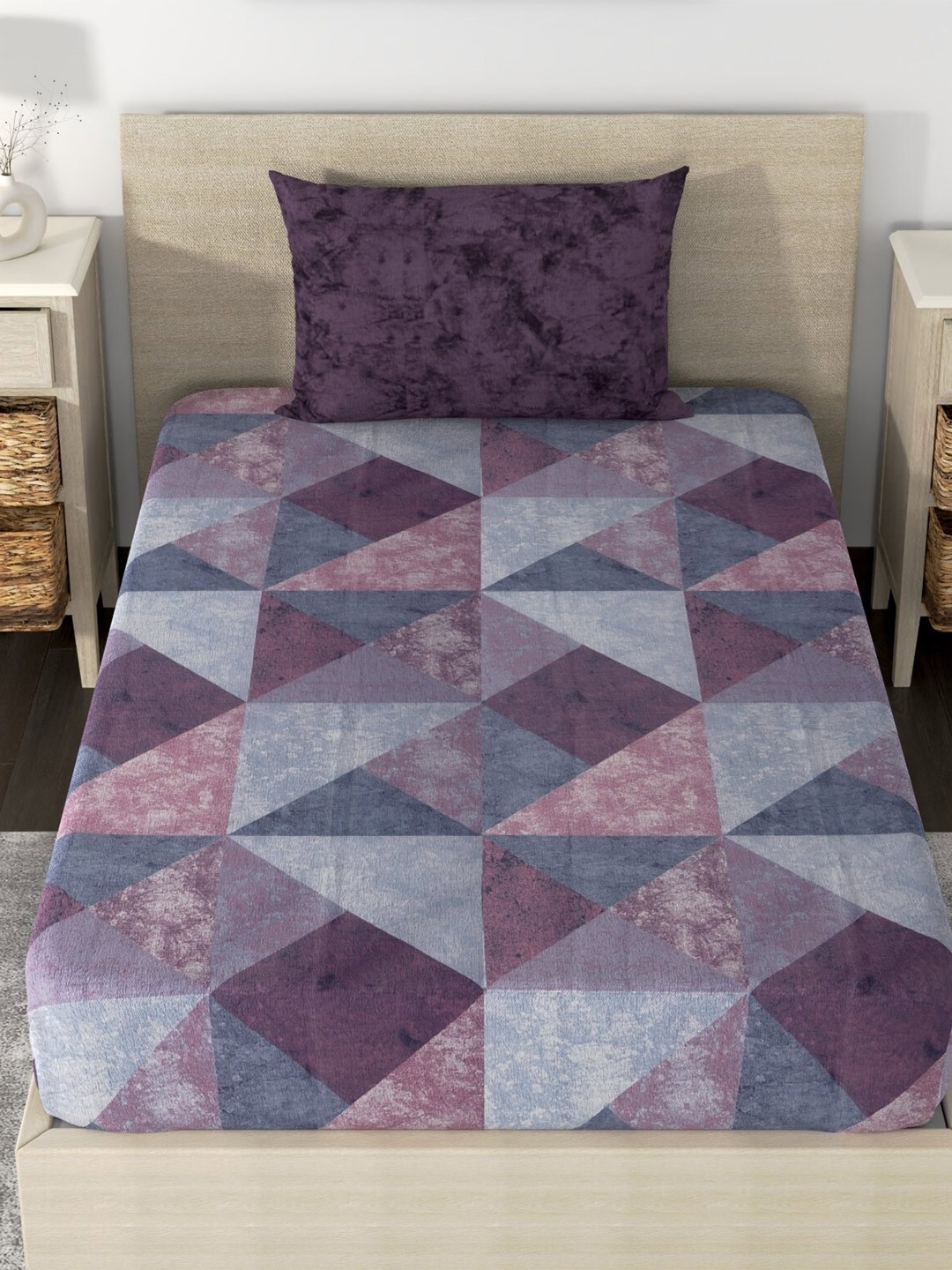 

Huesland Aspire Blue & Pink Geometric 186 TC Cotton Single Bedsheet With 1 Pillow Cover