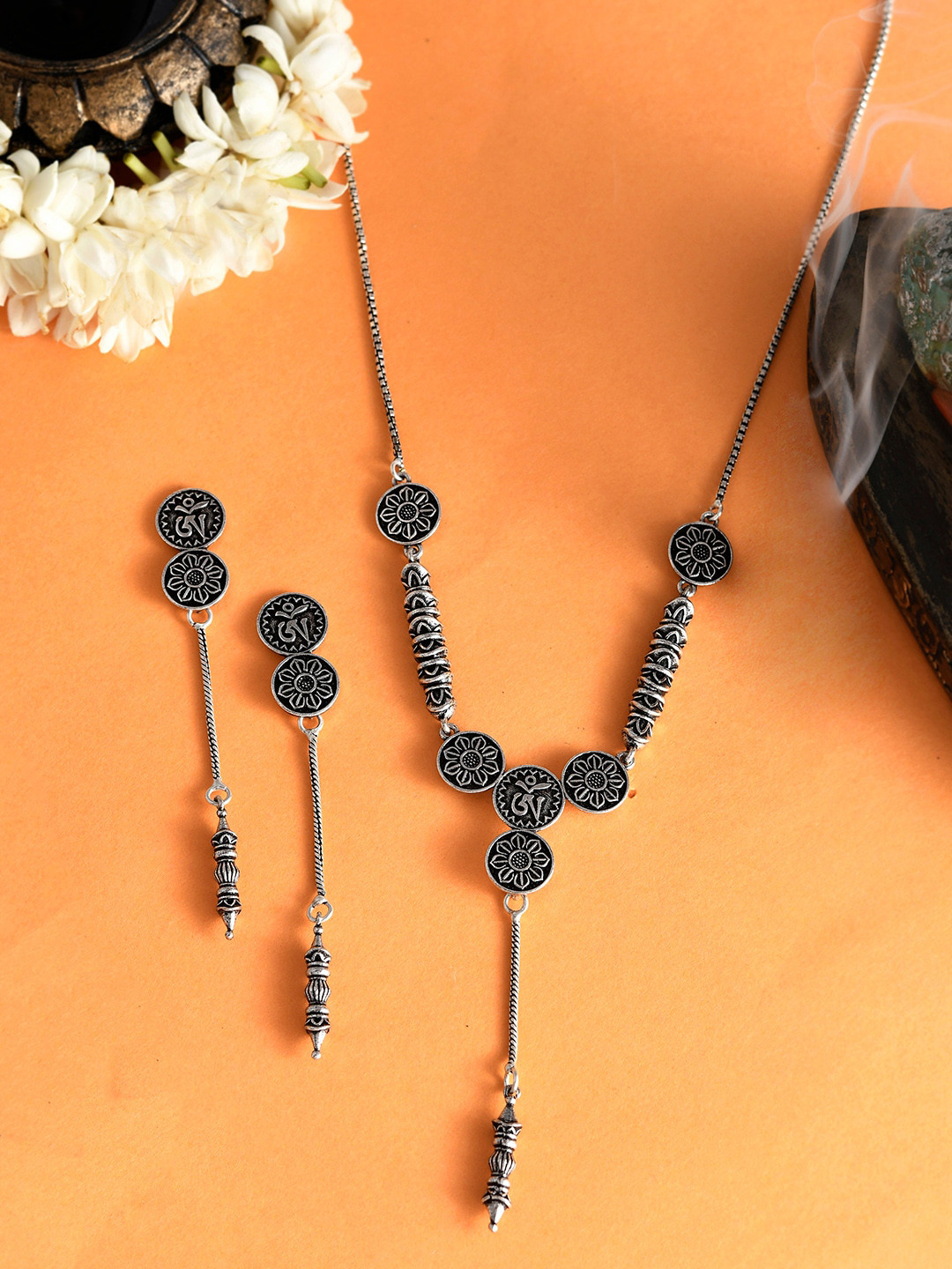 

Voylla Silver Plated Oxidised Jewelry Set