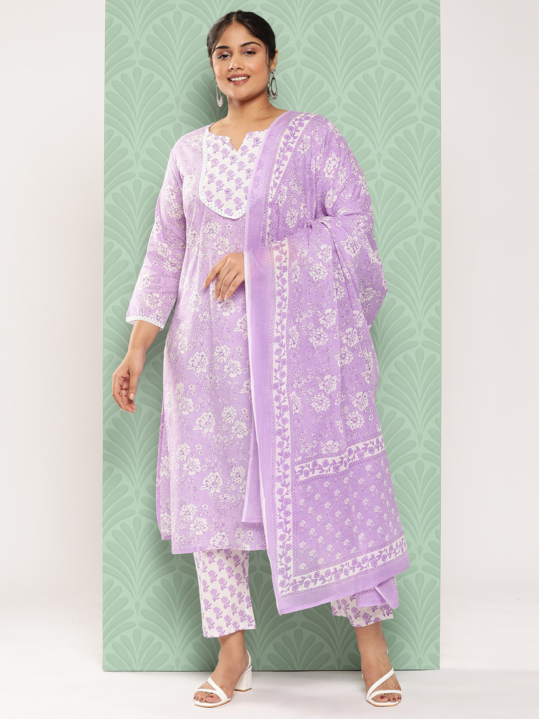 

Yufta Women Plus Size Floral Printed Pure Cotton Kurta with Trousers & With Dupatta, Lavender