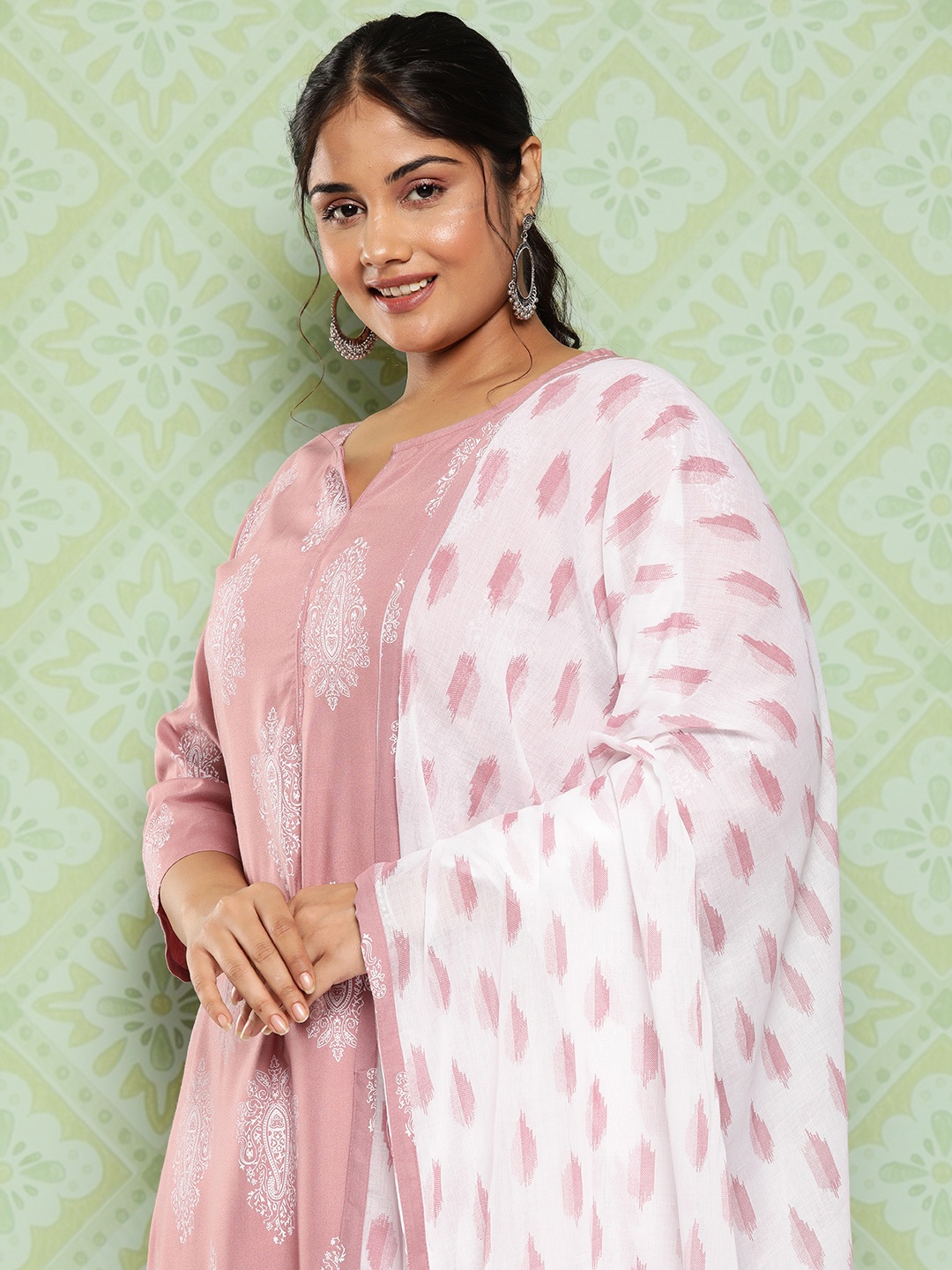 

Yufta Women Plus Size Ethnic Motifs Printed Regular Kurta with Trousers & With Dupatta, Mauve