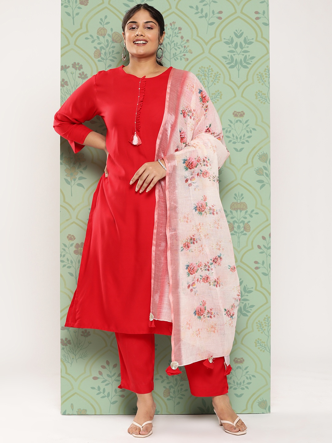 

Yufta Plus Size Kantha Work Kurta with Trousers & With Dupatta, Red